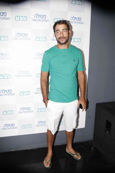 מי ממצמץ ראשון? מי ממצמץ ראשון?
